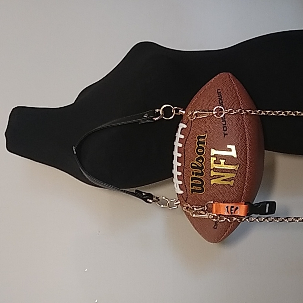 HANDMADE Football Purse (CINCINNATI BENGALS) 🏈 - Picture 3 of 15